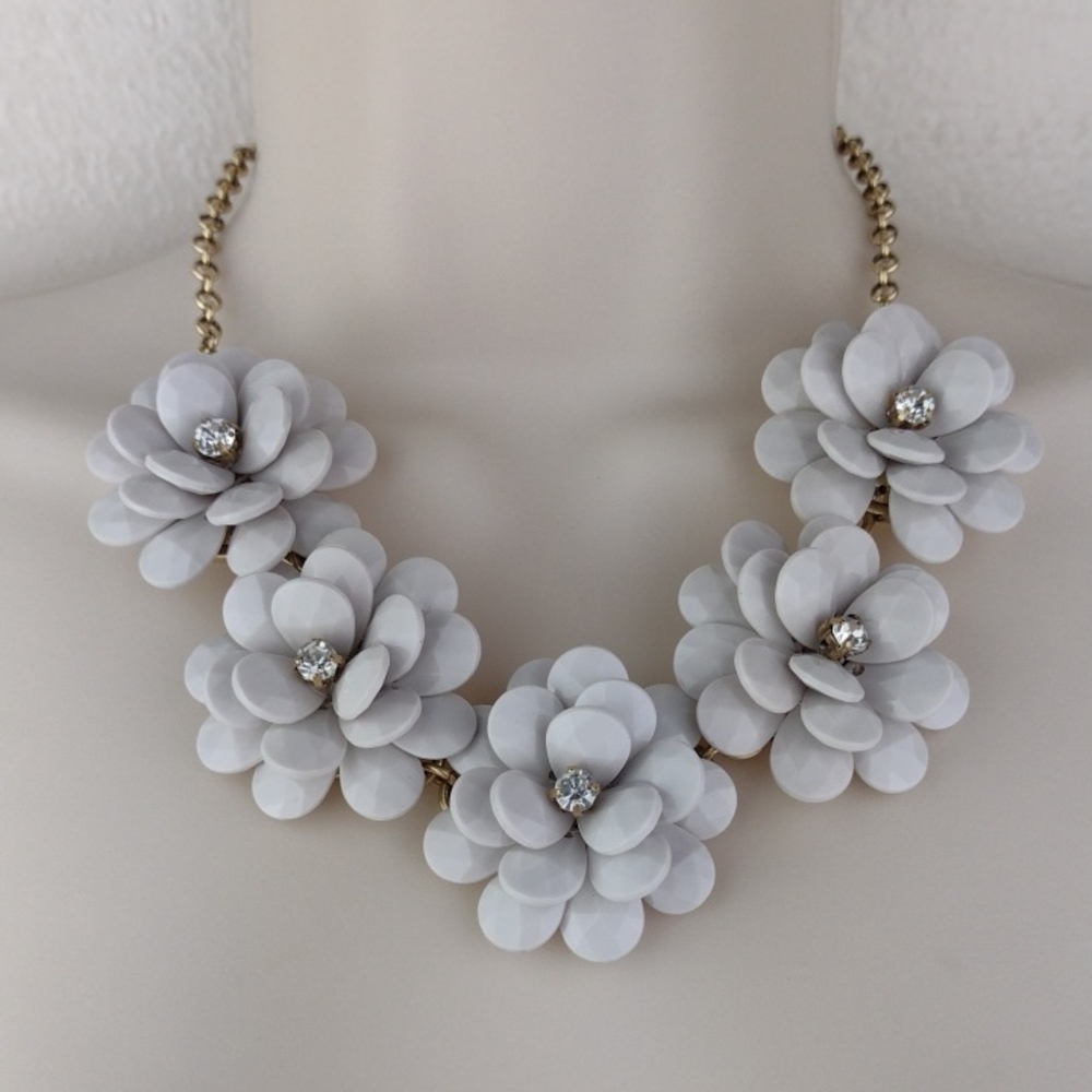 J. Crew 5 Cream Flowers With Rhinestone Pistils Statement Necklace